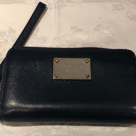 Michael Kors wallet/wristlet - Picture 2 of 5